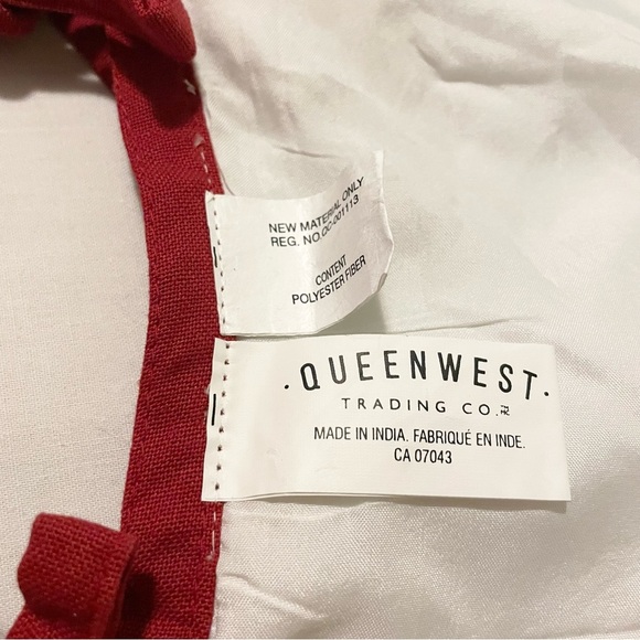 Queenwest Festive Penguin Christmas Tree Skirt - Picture 13 of 16